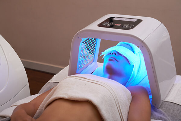 Microneedling et luminothérapie à Tarascon | Dermo Beautys luminotherapie-phototherapie